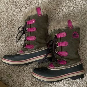 Sorel Kids Tofino Winter Suede Olive Boots Size 3